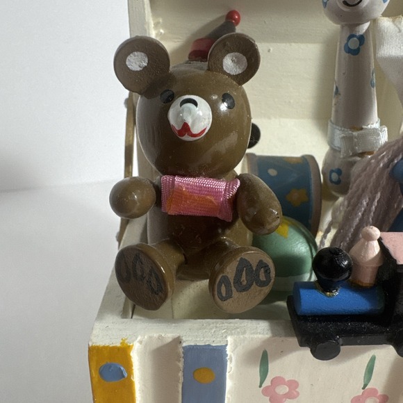 Vtg Wooden Music Box, w/ Box Works, Folk Art "Santa Claus is Coming to Town" - Picture 3 of 11